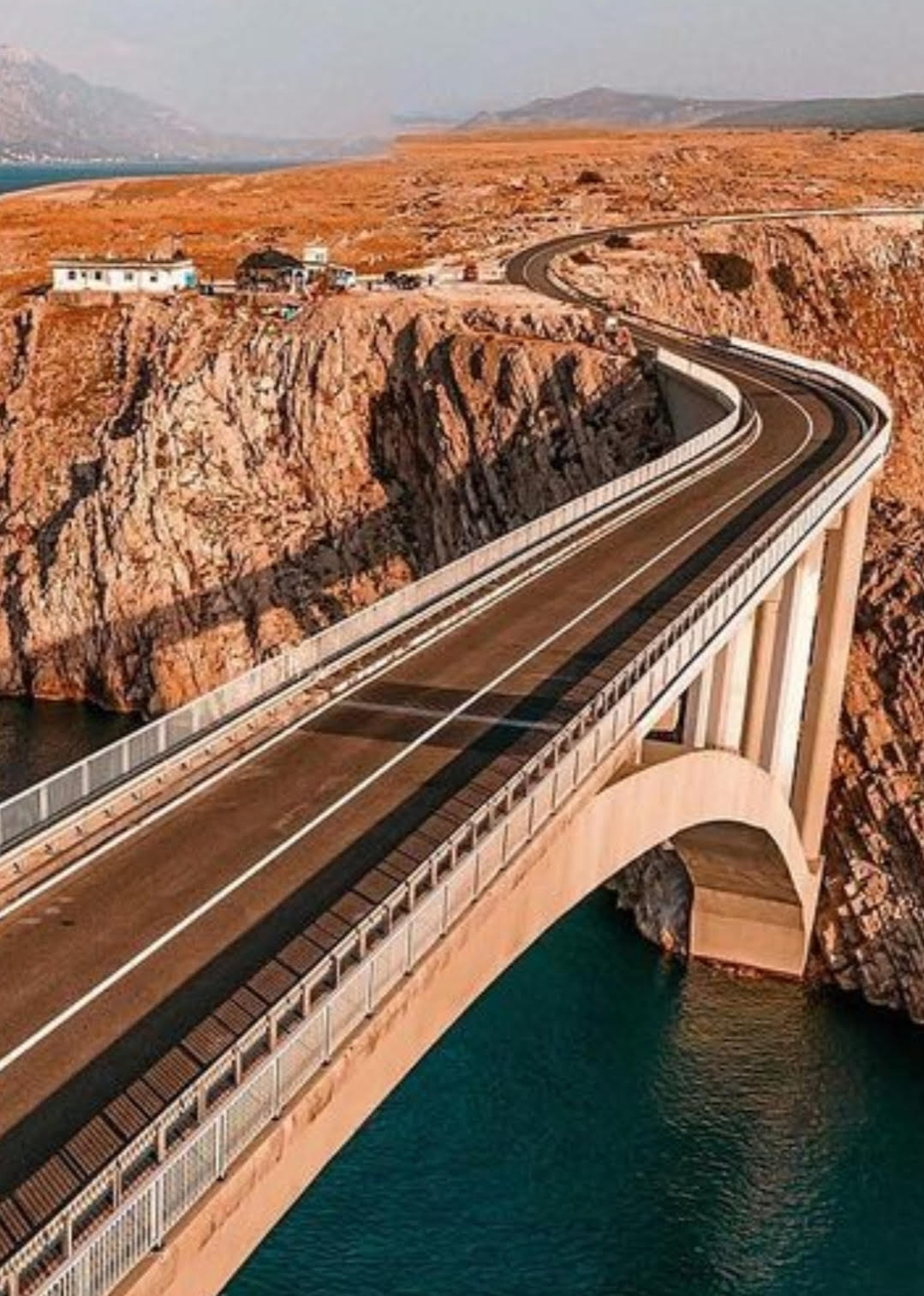 Pag-Brücke bei Sonnenuntergang