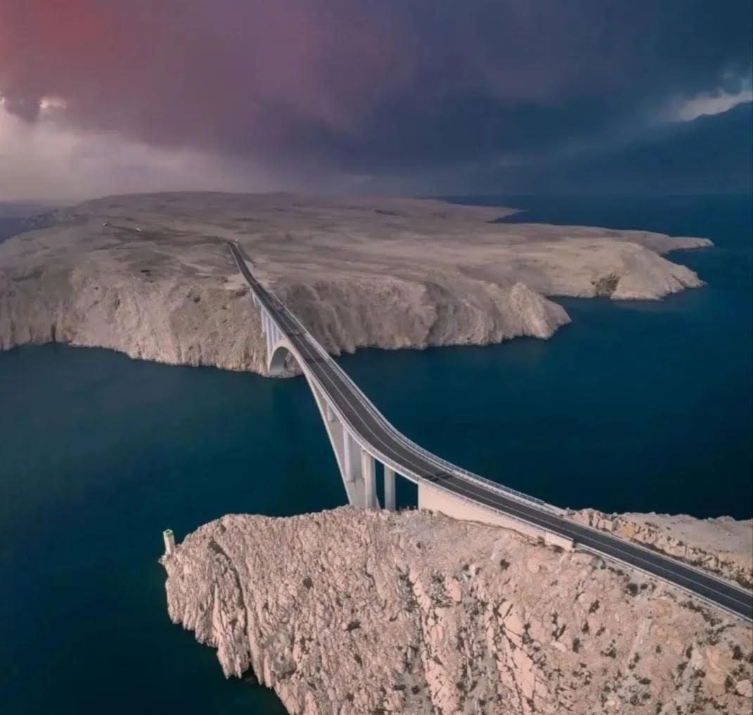 Pag-Brücke während Bora